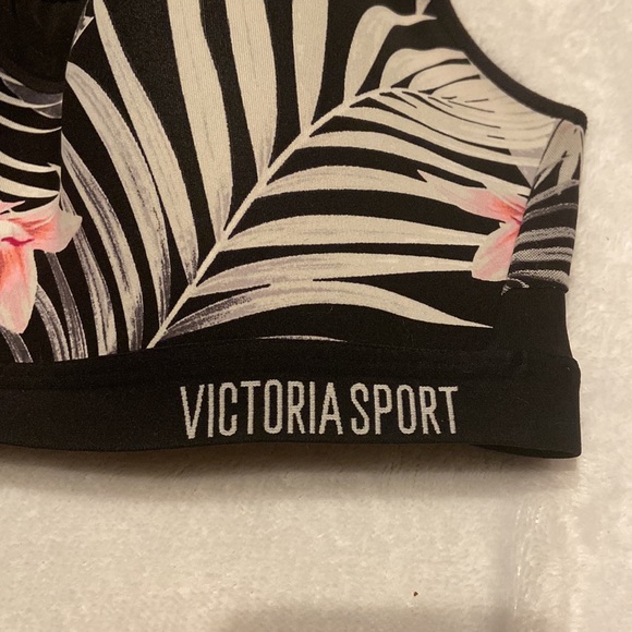 VICTORIA SPORT BRA Size 34D Pre-Owned Nice Condition Adjustable Straps - Picture 3 of 8